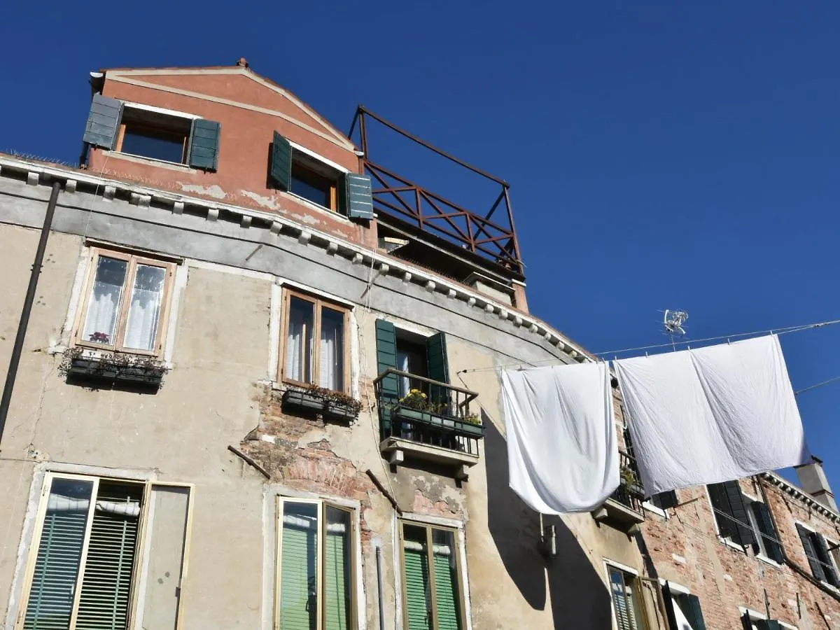 Apartment Fondamenta Del Rielo By Interhome البندقية